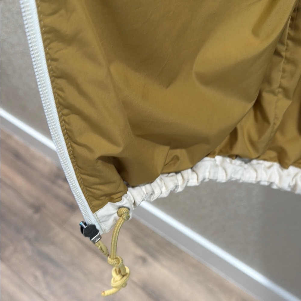 The North Face White and Yellow Jacket - Picture 4 of 6